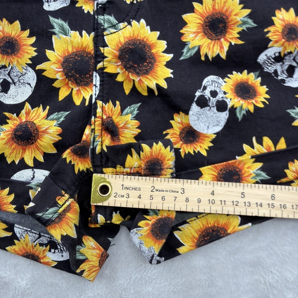 HT Hot Topic Denim 9 Ultra Hi-Rise Button-Front Shorts Sun Flowers Skull Print - Picture 5 of 7